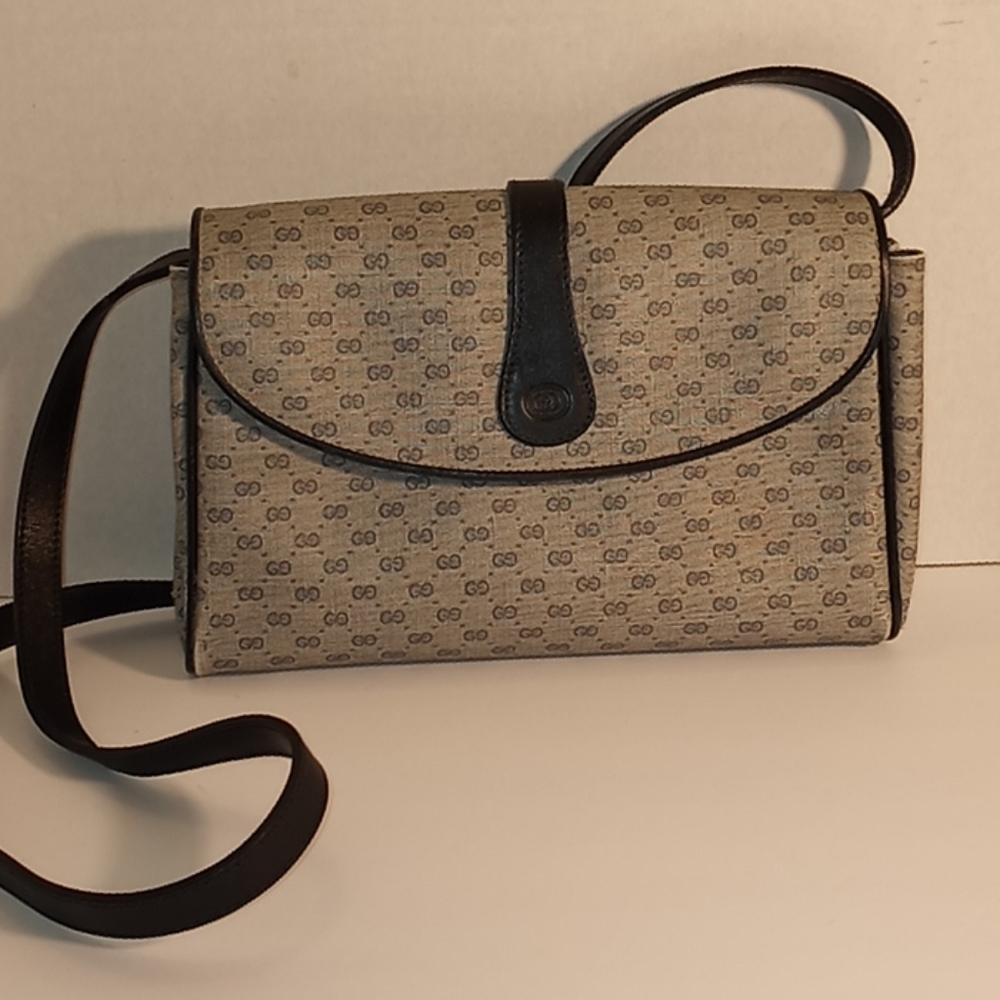 Gucci navy blue signature vintage crossbody clutch